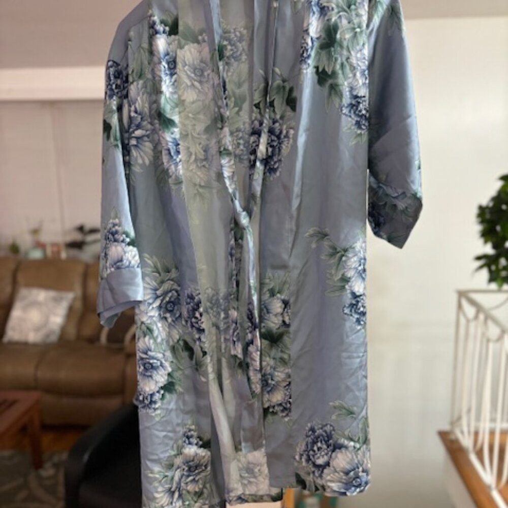 DB studio silky blue floral robe size m
